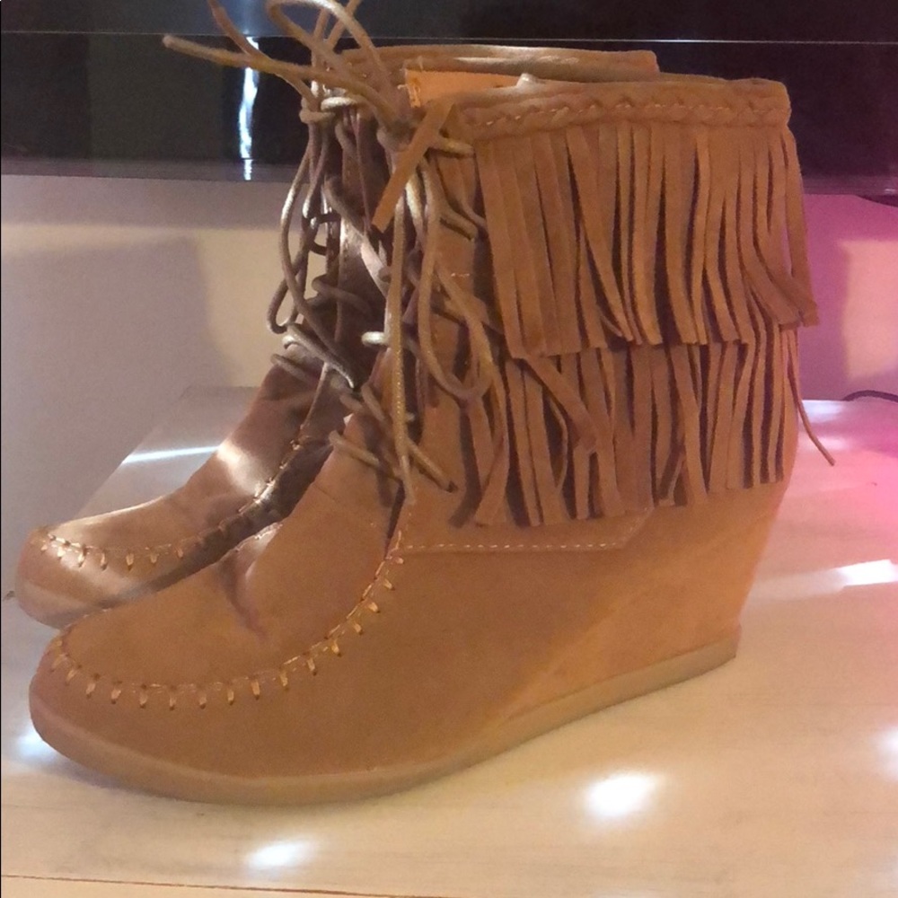 Fringe Moccasin size 9